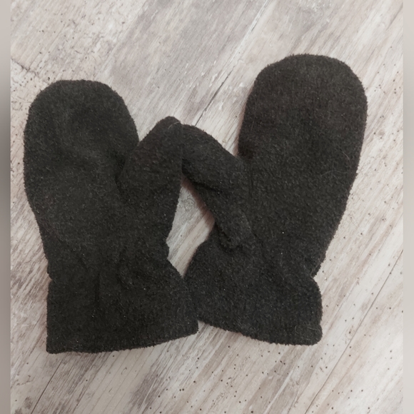 Toddler Toque and mittens set - Picture 6 of 7